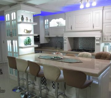 کابینت ممبران سفید با یک نمای دکوری بلند