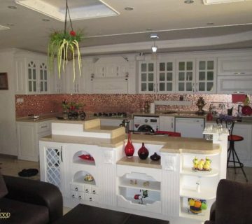 کابینت ممبران سفید با جزیره و صفحه جزیره از جنس سنگ کورین